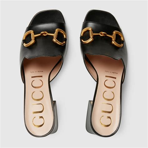 sandalo gucci nero tacco grosso morsetto|Sandalo donna con Morsetto in pelle nera .